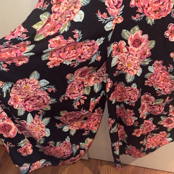 Xhilaration jumpsuit black floral adjustable straps, slit wide pants size 1X - Picture 3 of 10